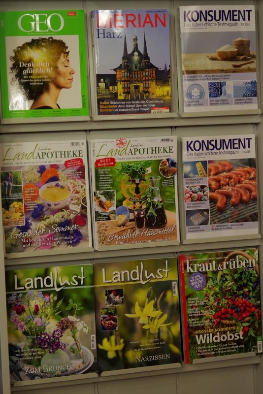 Gemeindebücherei & Spielothek Reuthe -Zeitschriften im Regal