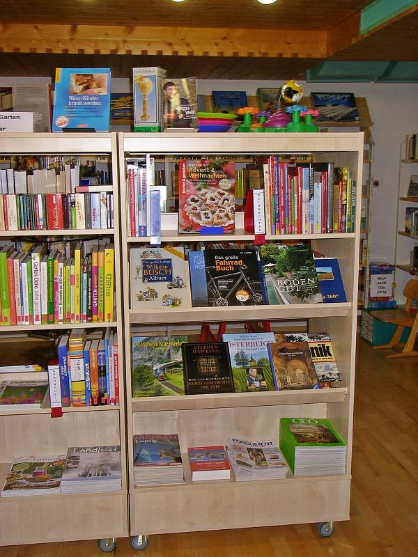 Gemeindebücherei & Spielothek Reuthe - Regal mit Büchern