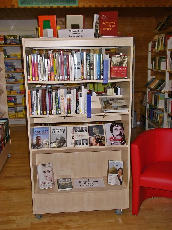Gemeindebücherei & Spielothek Reuthe - Regal mit Büchern